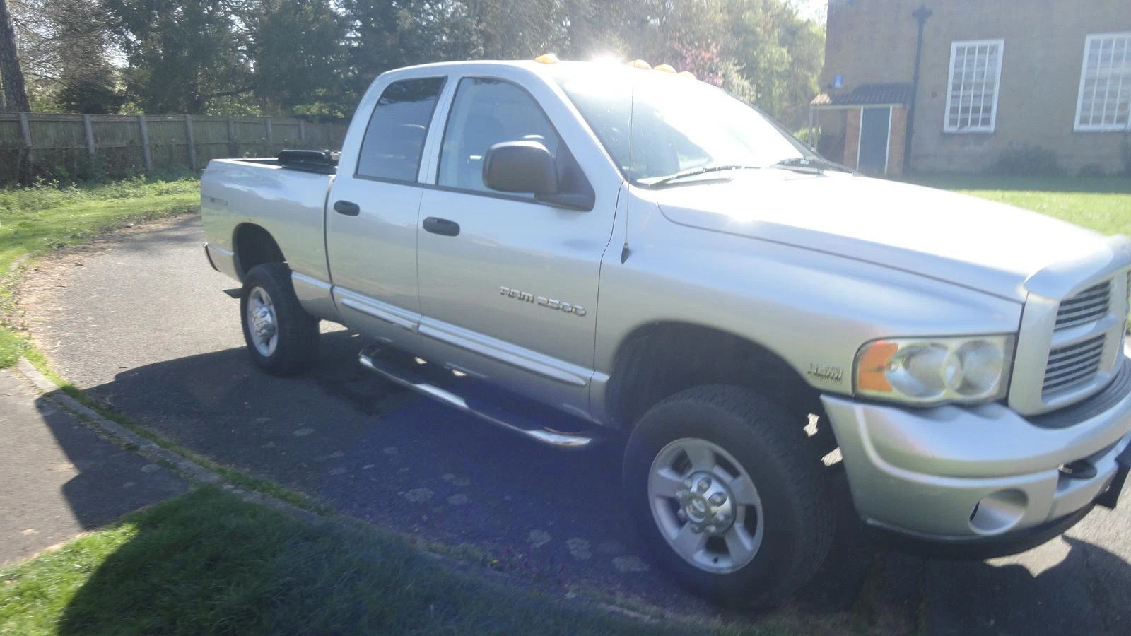 Dodge RAM 2500 5th wheel truck