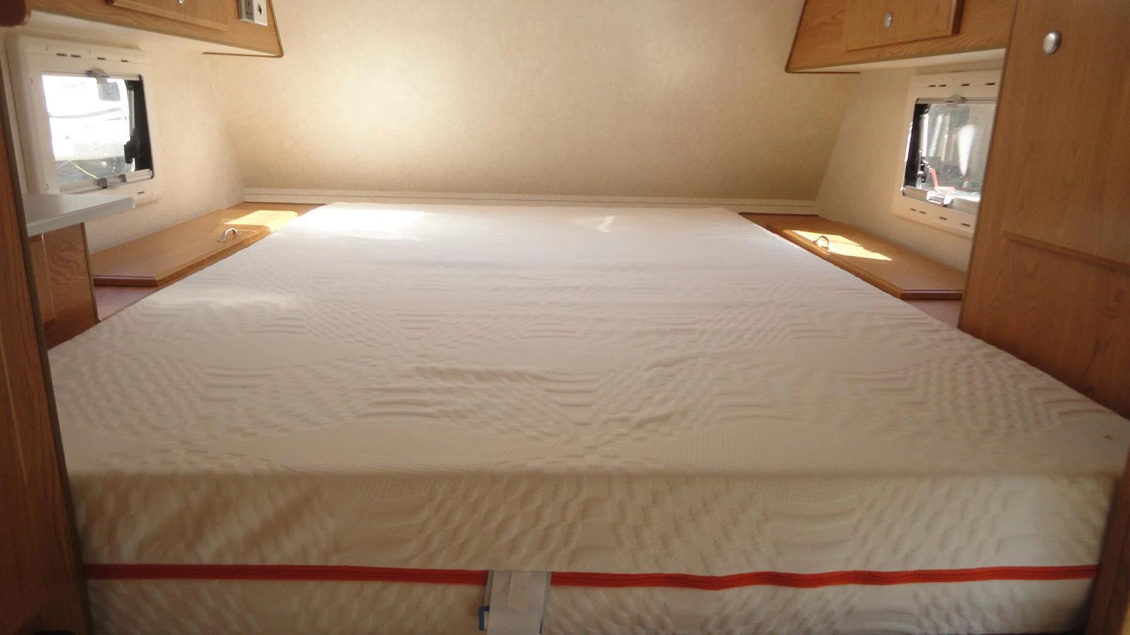 Northstar 700SCX demountable camper bed